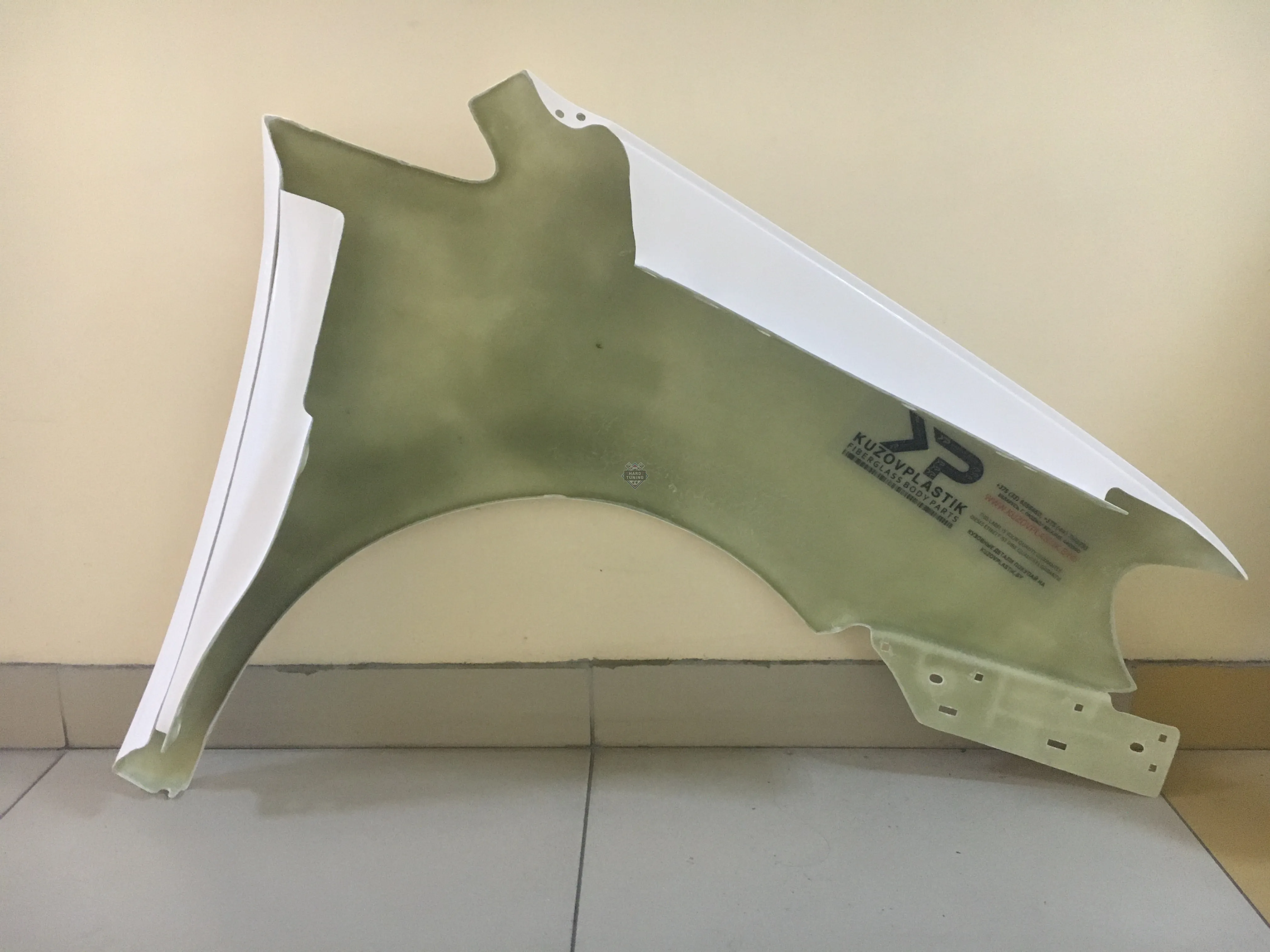 Передние крылья Volkswagen Touran 2003-2006 штатные пластиковые комплект