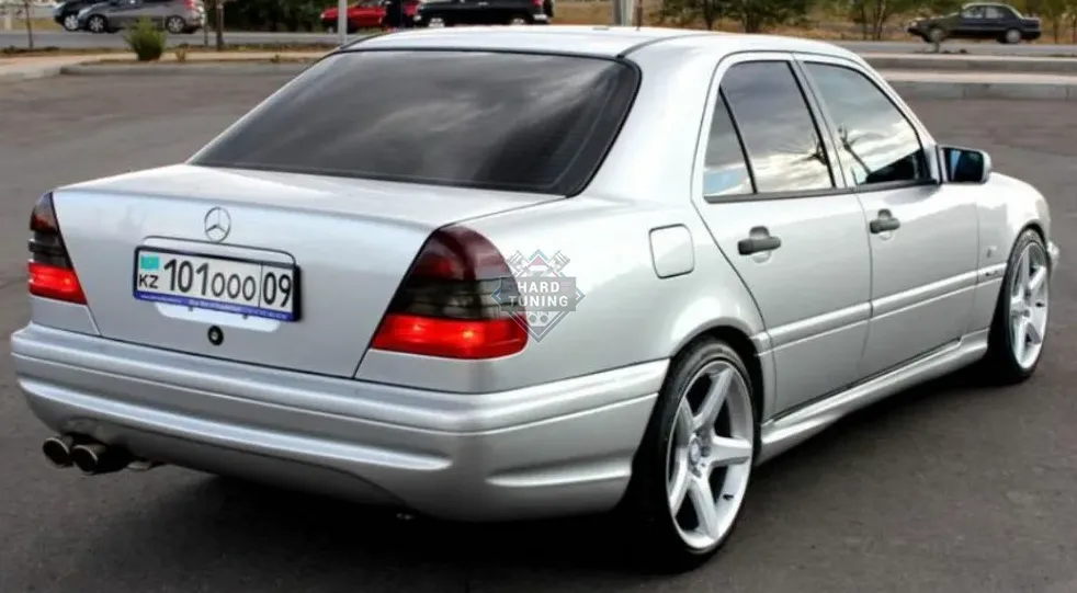 Накладки на пороги AMG F43 Mercedes C-Class W202