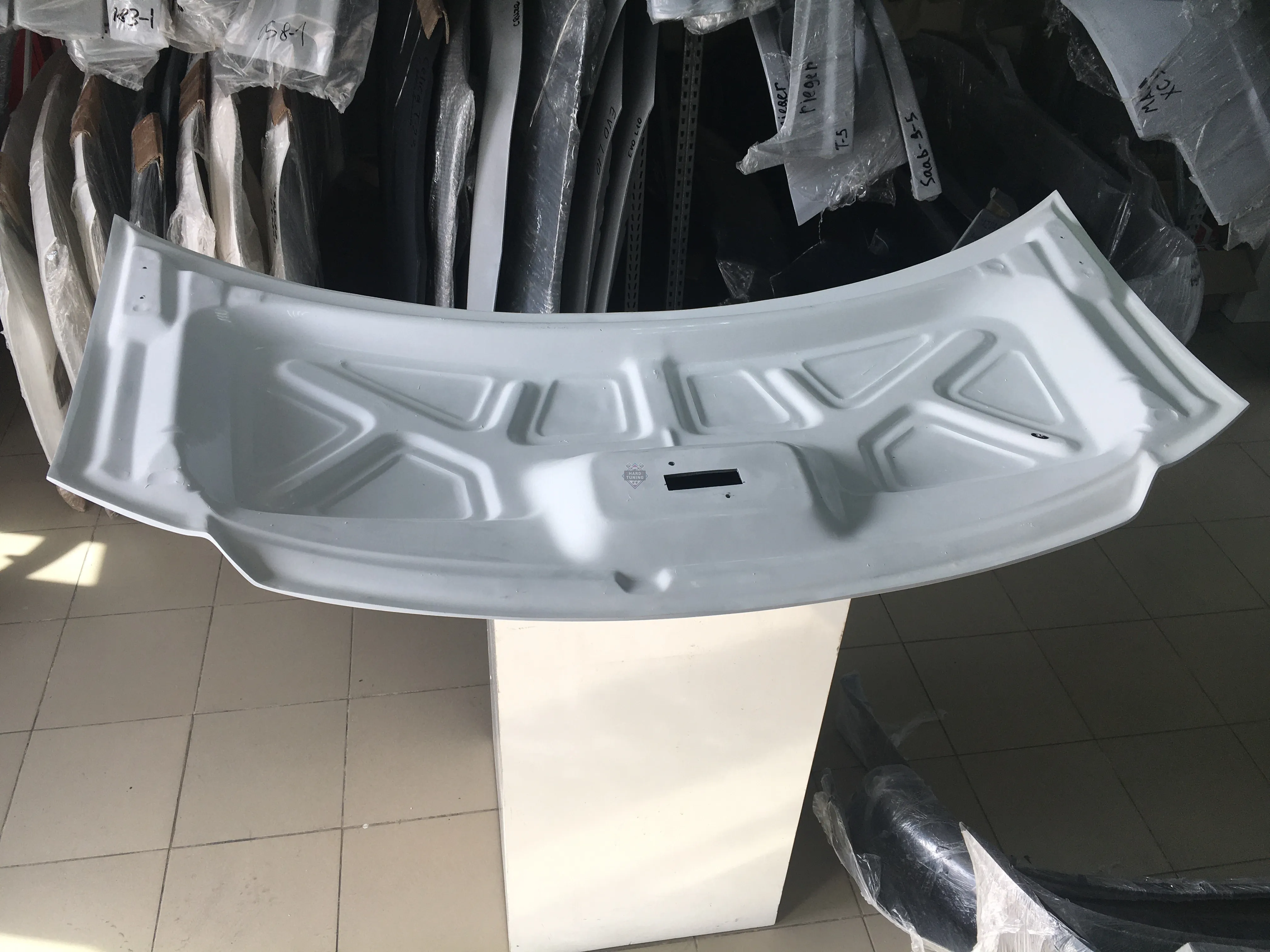 Капот пластиковый Chrysler Voyager 4 (2000-2004) / Dodge Caravan 4 (2000-2007)