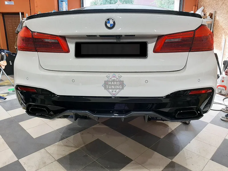 Диффузор заднего бампера BMW 5-series (G30). 4 клыка