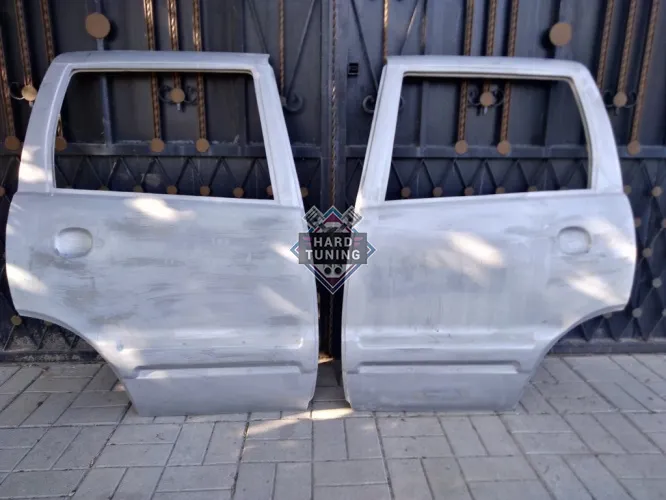 Стеклопластиковые задние двери Chevrolet Niva