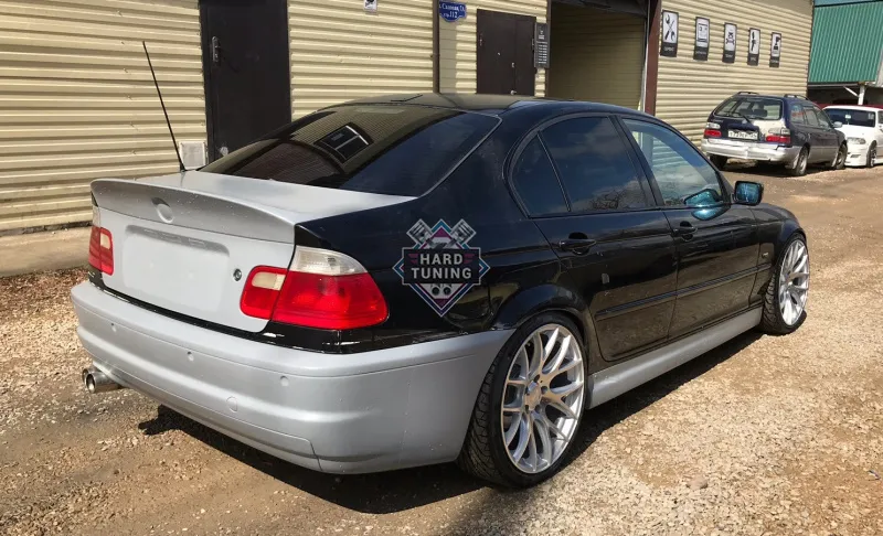 Задний бампер M3 под одиночный / двойной выхлоп BMW E46 седан (под обычные крылья)