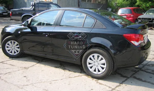 Спойлер под стоп сигнал V1 Chevrolet Cruze седан
