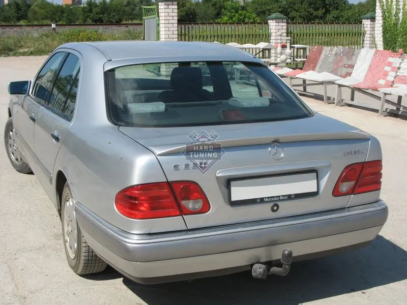 Козырек на заднее стекло Mercedes E-Class W210