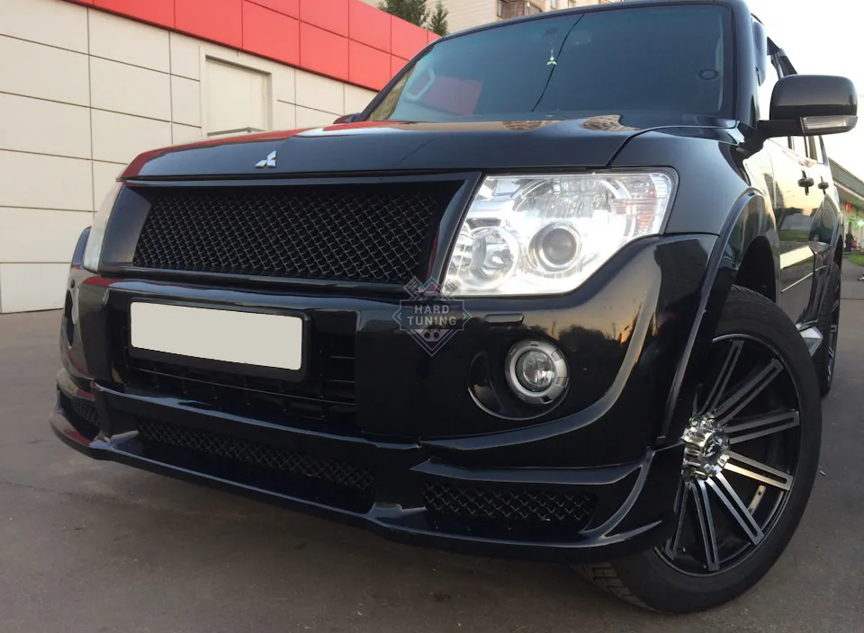 Решетка радиатора V1 Mitsubishi Pajero 4 (2006-2015)