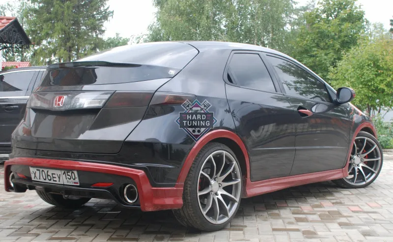 Накладка на задний бампер MUGEN Honda Civic 8 5D