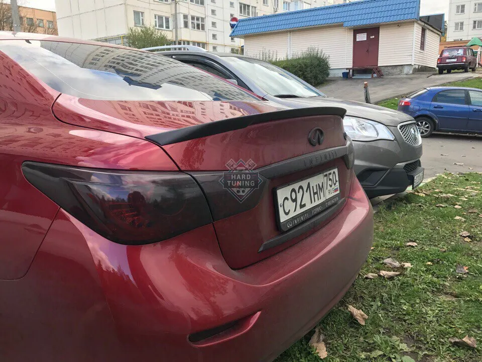 Спойлер лип с вырезом по центру Infiniti Q50
