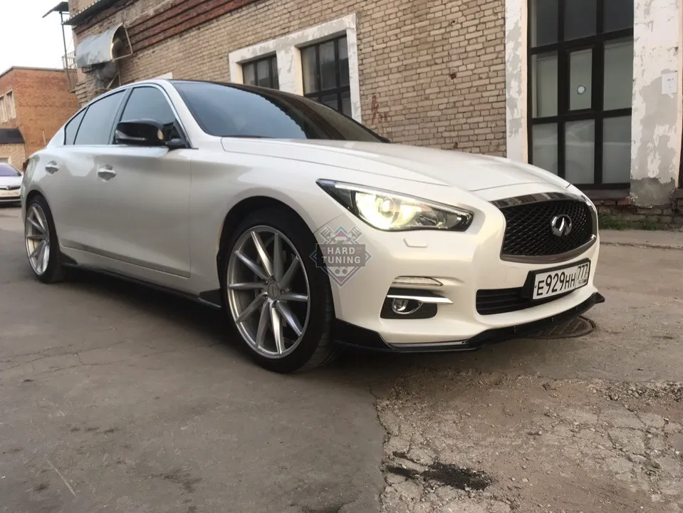 Накладки на пороги Infiniti Q50