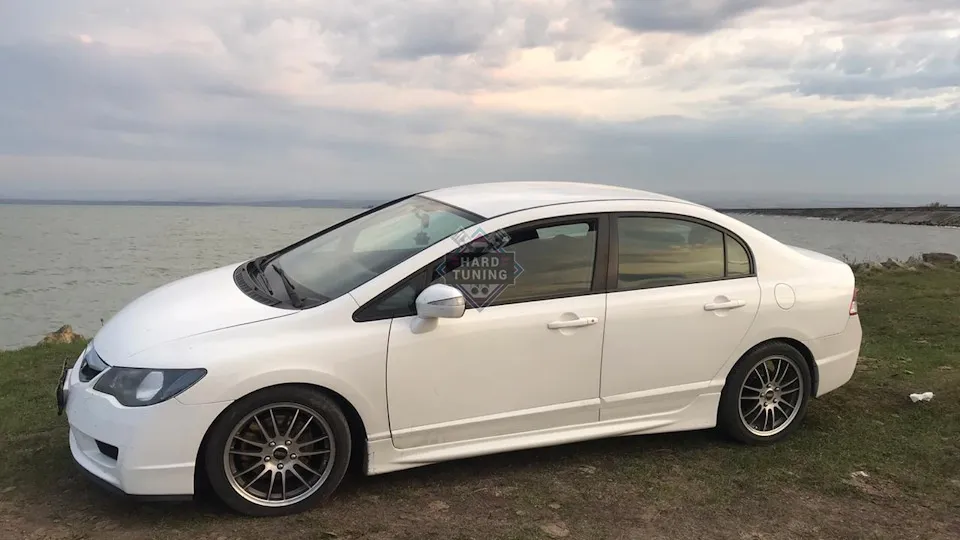 Накладки на пороги MUGEN Honda Civic 8 4D ABS пластик