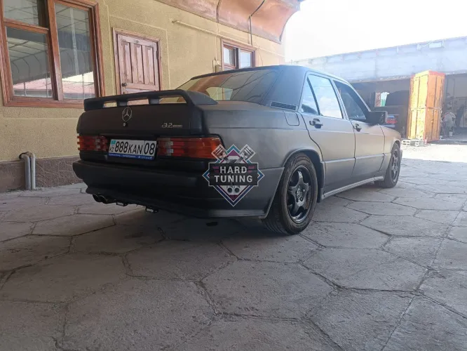 Накладки на пороги AMG Mercedes 190 W201