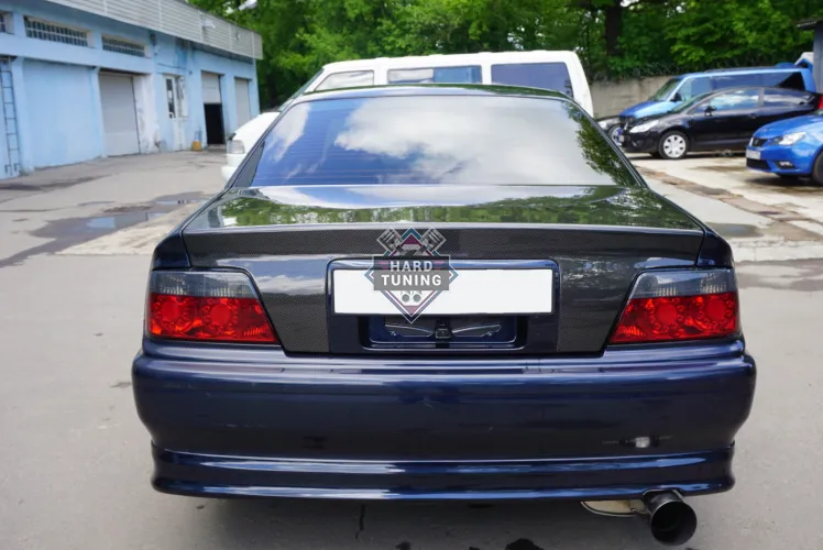 Крышка багажника пластиковая Toyota Chaser 100