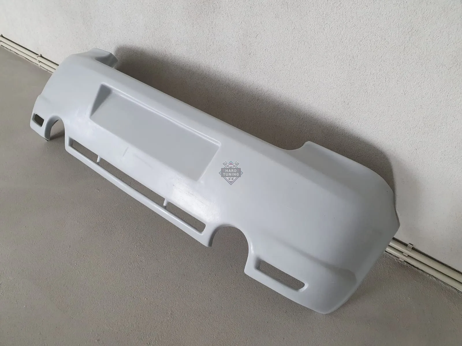 Задний бампер R32 Volkswagen Golf 4 Стеклопластик