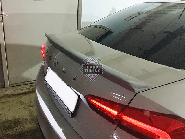 Спойлер CSR Skoda Rapid сабля