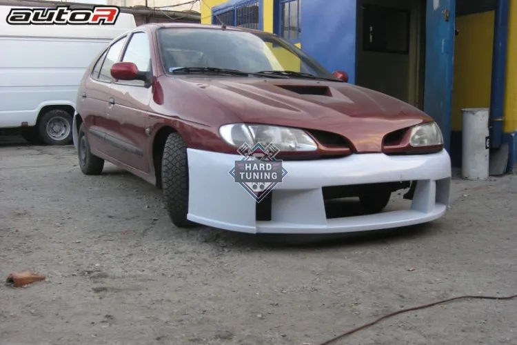 Передний бампер Auto R Renault Megane 1