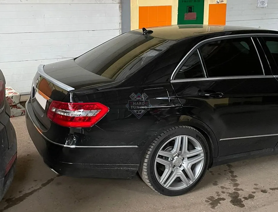 Спойлер лезвие (по середине угол) Mercedes E-Class W212
