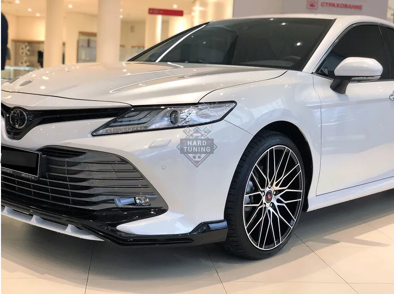 Накладка на передний бампер HEMMES Toyota Camry XV70