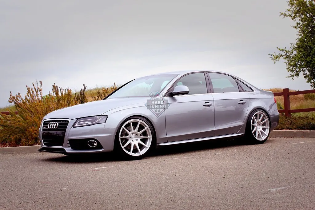 Накладки на пороги S-LINE Audi A4 B8