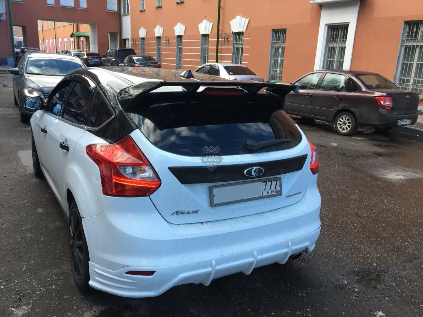 Накладка на задний бампер Ford Focus 3 хетчбек дорестайлинг