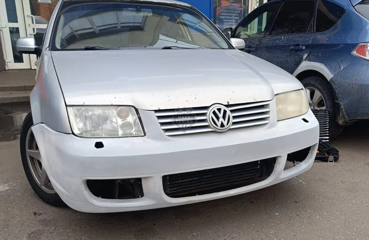 Передний бампер R32 Volkswagen Bora/Jetta 4