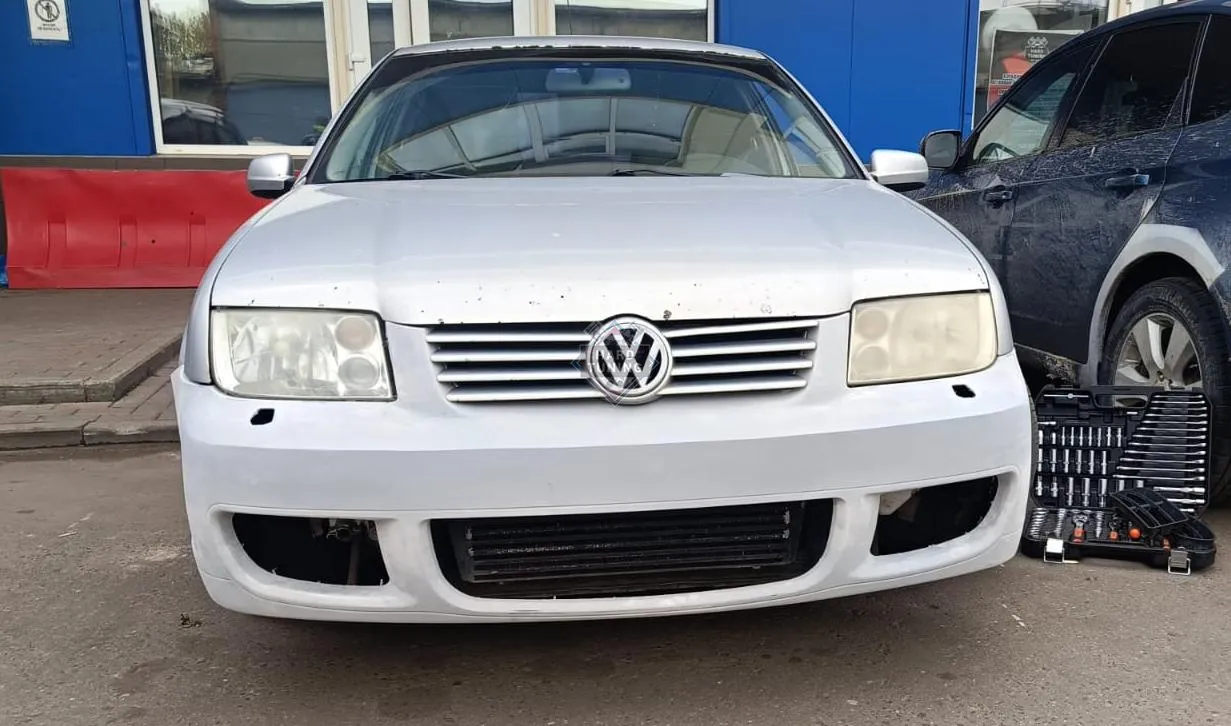 Передний бампер R32 Volkswagen Bora/Jetta 4