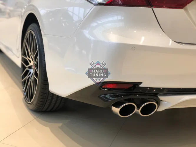 Накладка на задний бампер HEMMES Toyota Camry XV70
