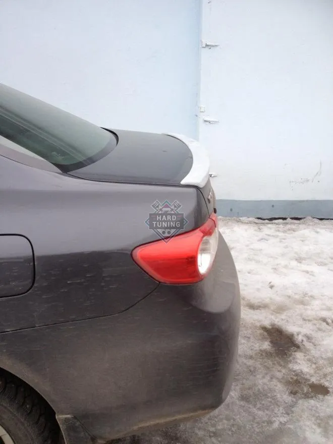 Спойлер на крышку багажника Toyota Corolla E140/E150