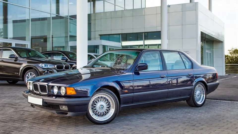 Передний бампер 750i BMW E32