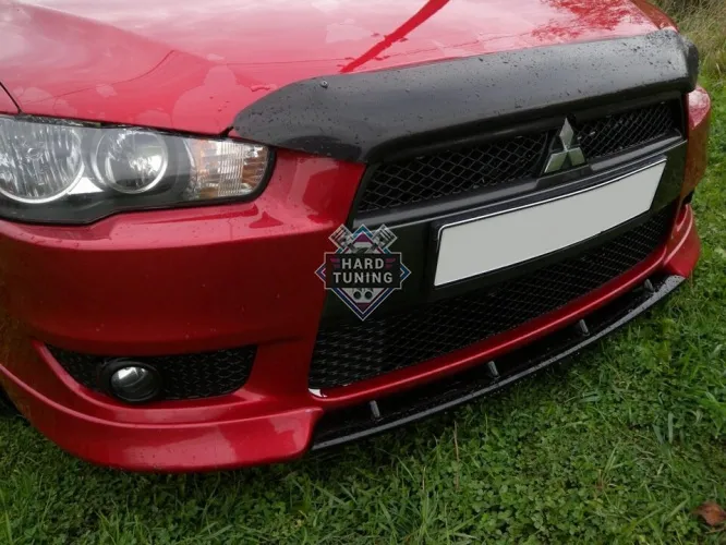 Центральный сплиттер передних клыков Mitsubishi Lancer 10 (2007-2016)