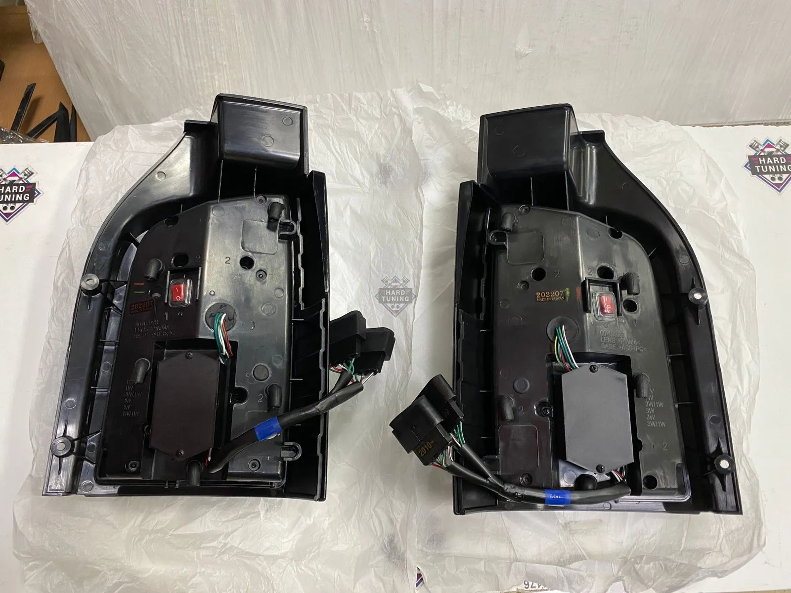Задние фары VW T5 (2003-2009) / 2010-2015 LED BAR TAIL LIGHTS SMOKE fits черно-красные