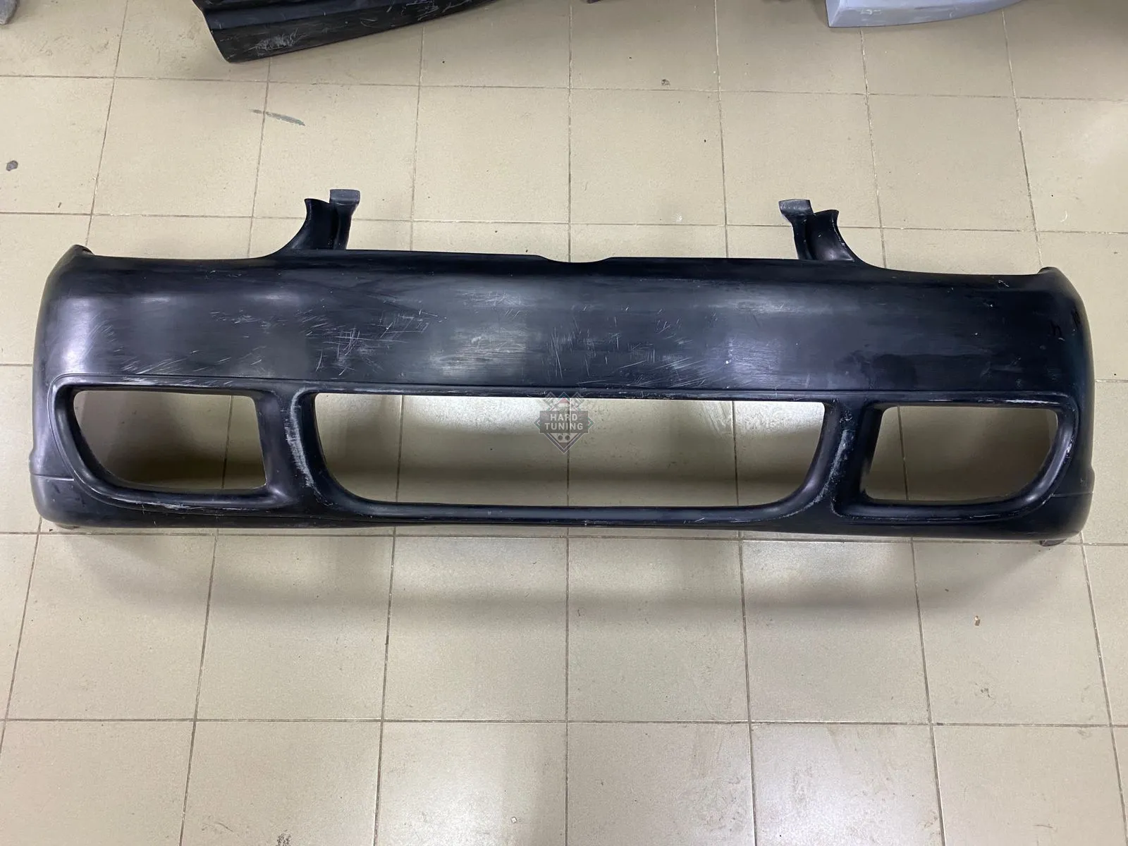 Передний бампер R32 Volkswagen Golf 4