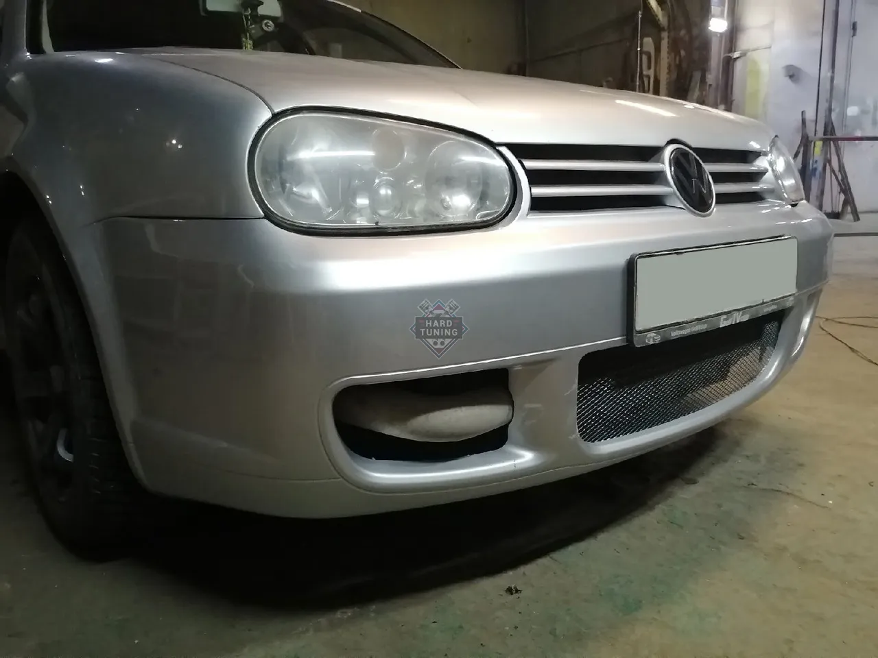 Передний бампер R32 Volkswagen Golf 4
