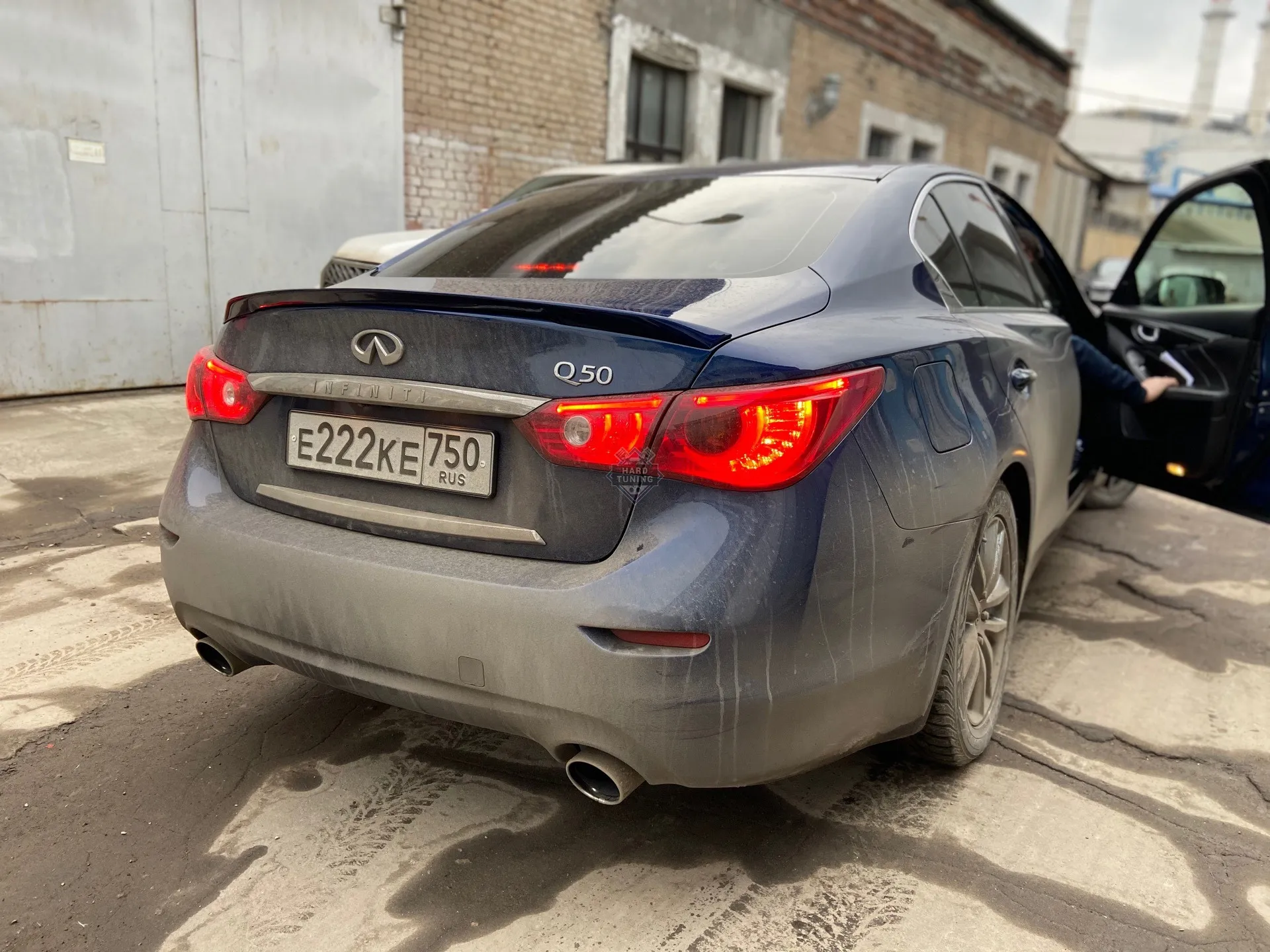 Спойлер лип с вырезом по центру Infiniti Q50