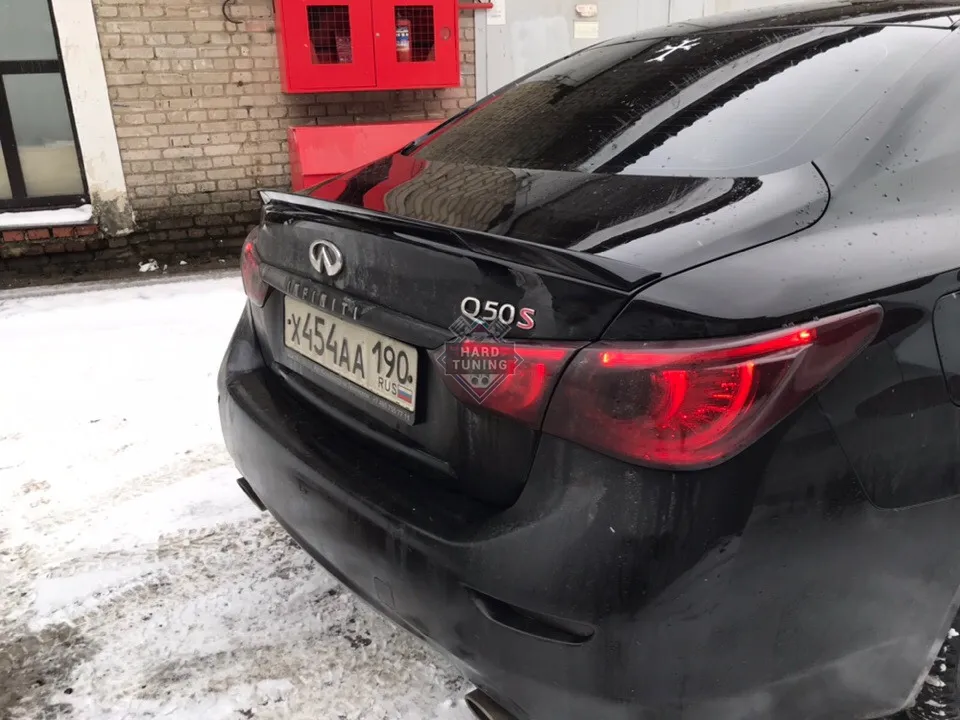 Спойлер лип с вырезом по центру Infiniti Q50