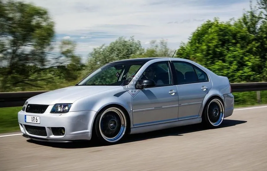 Передний бампер R32 Volkswagen Bora/Jetta 4