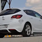 Накладка на задний бампер Opel Astra J