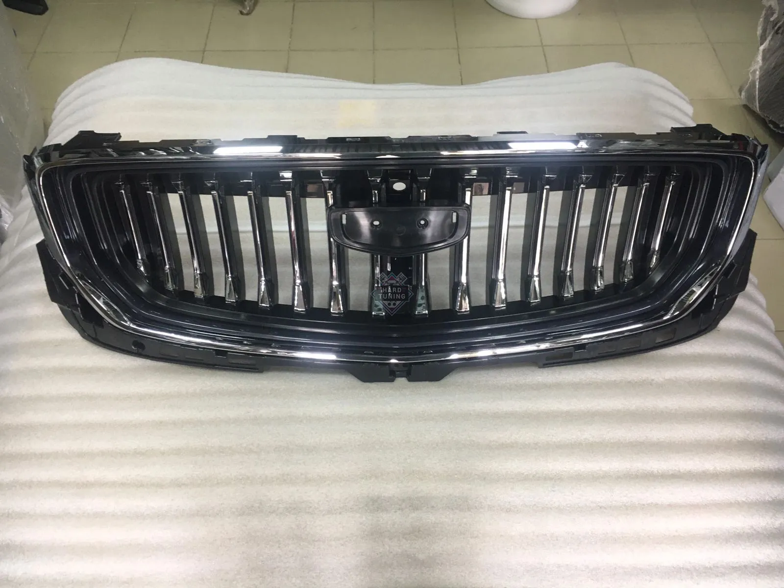Решетка радиатора штатная Geely Monjaro (2022-Н.В.) Новая