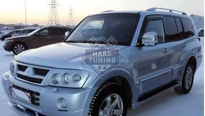 Корпуса под линзованную оптику перед на Mitsubishi Pagero III