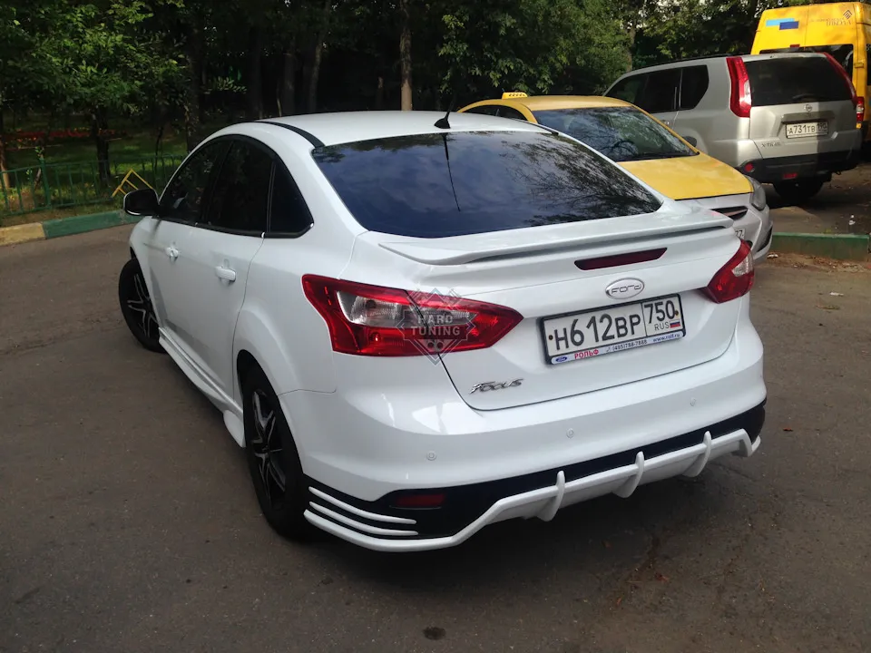 Накладка на задний бампер Ford Focus 3 седан дорестайлинг
