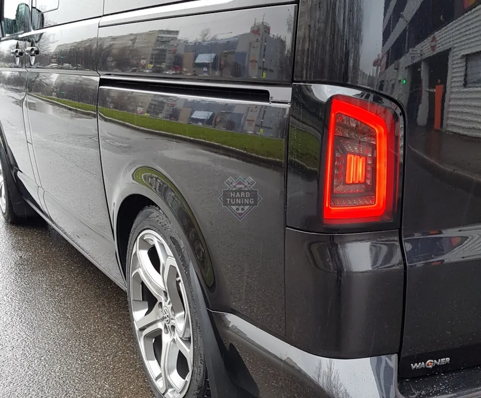 Задние фары VW T5 (2003-2009) / 2010-2015 LED BAR TAIL LIGHTS SMOKE fits черно-красные