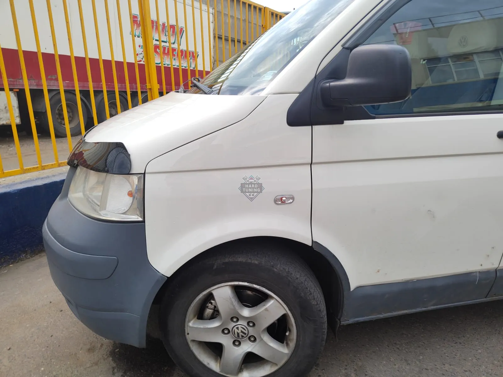 Передние крылья Volkswagen T5 2003-2015 штатные пластиковые комплект