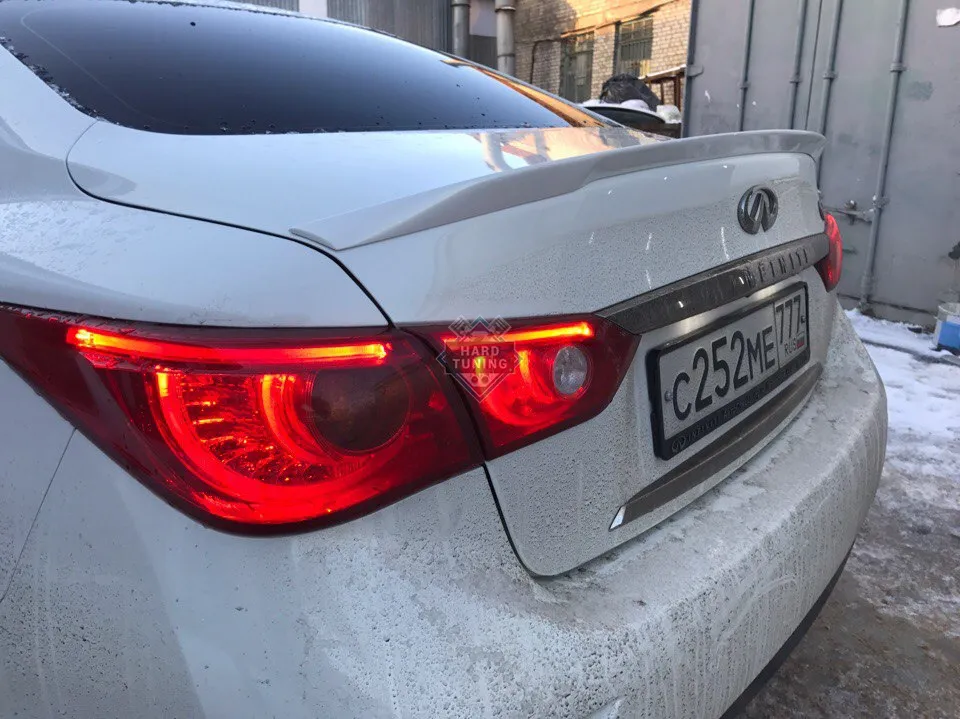 Спойлер лип с вырезом по центру Infiniti Q50