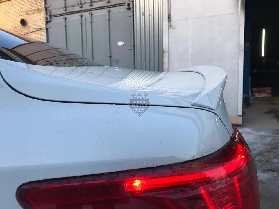 Спойлер лип с вырезом по центру Infiniti Q50
