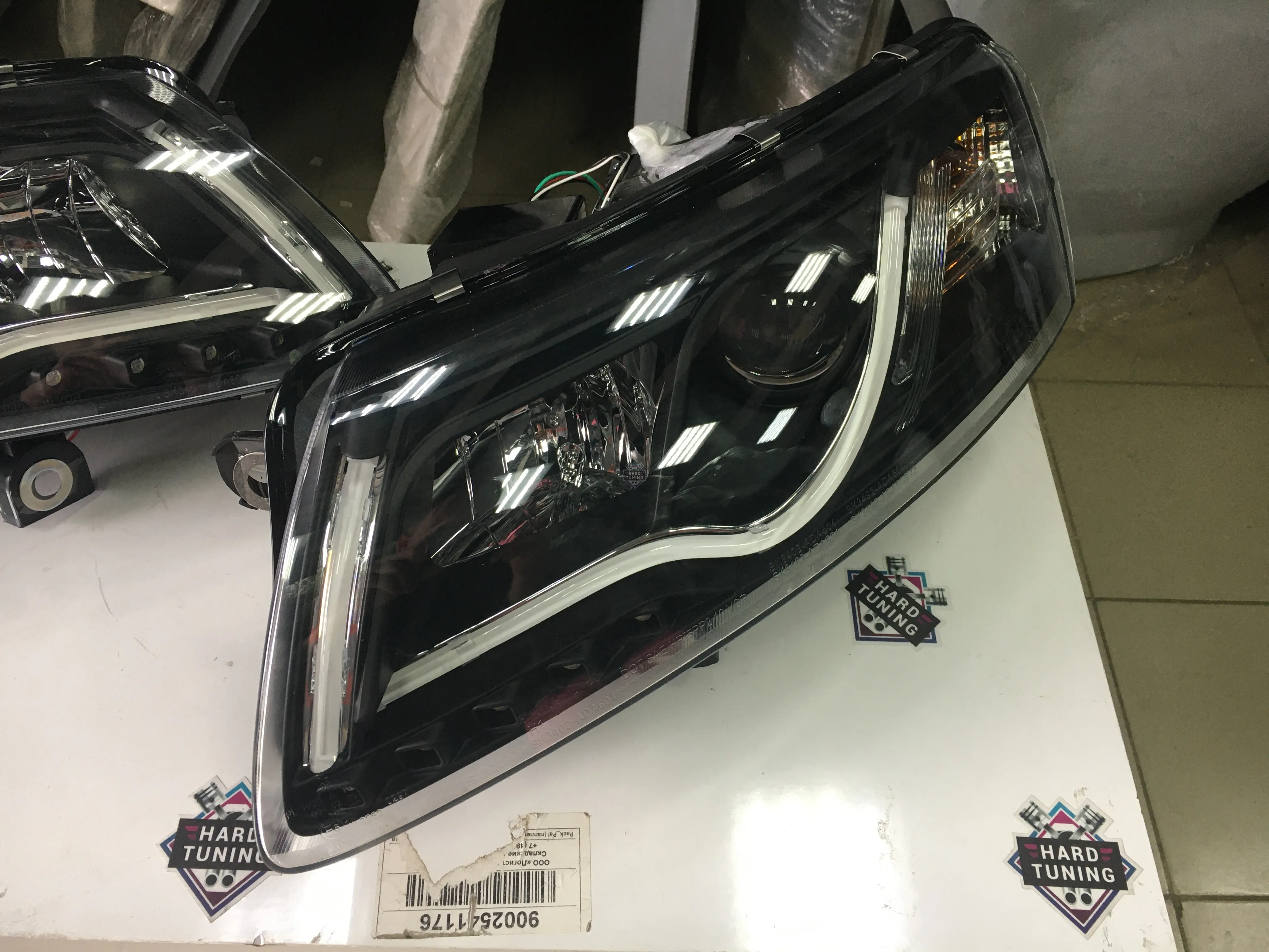 Передние фары Audi A6 С6 4F 2004-2008 Tube Lights под ксенон черные