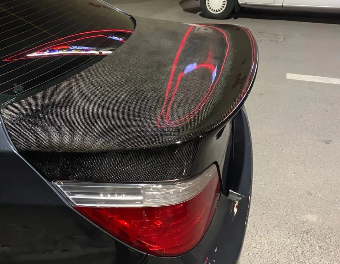 Крышка багажника SB (CSL-STYLE) стеклопластиковая BMW E60 (под квадратные / прямоугольные номера)
