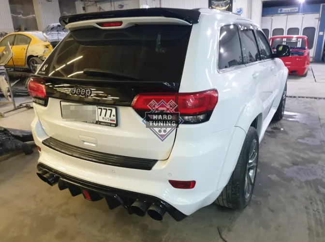 Диффузор заднего бампера REN Jeep Grand Cherokee WK2 со стоп сигналом