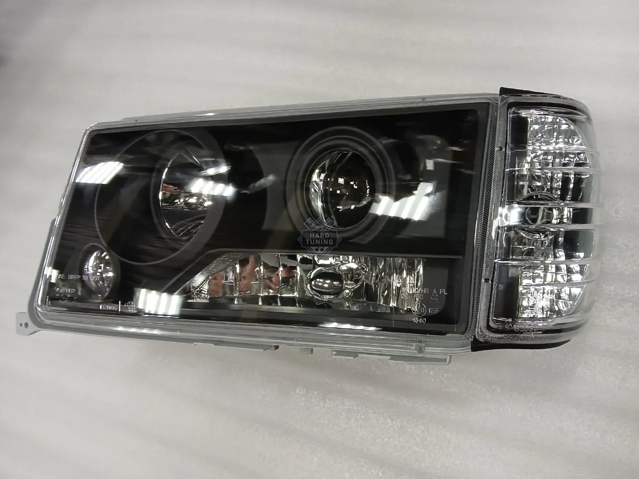 Передние фары Mercedes W201/190 (1982-1993) черные
