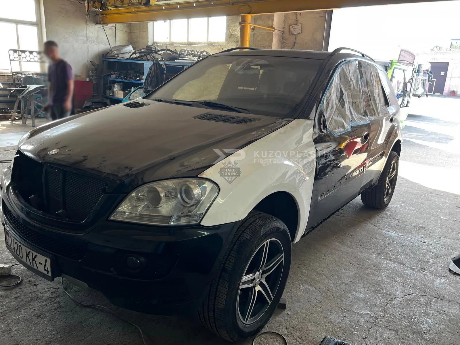 Передние крылья Mercedes M-Class W164 пластиковые штатные комплект