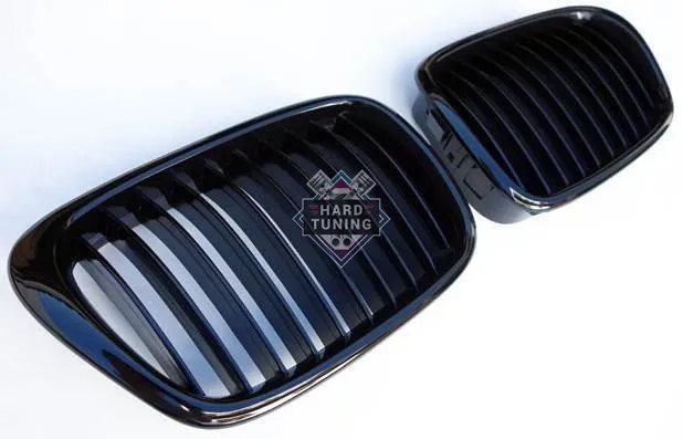 Решетки радиатора (ноздри) для BMW E39 (БМВ Е39). Черные. Глянец.