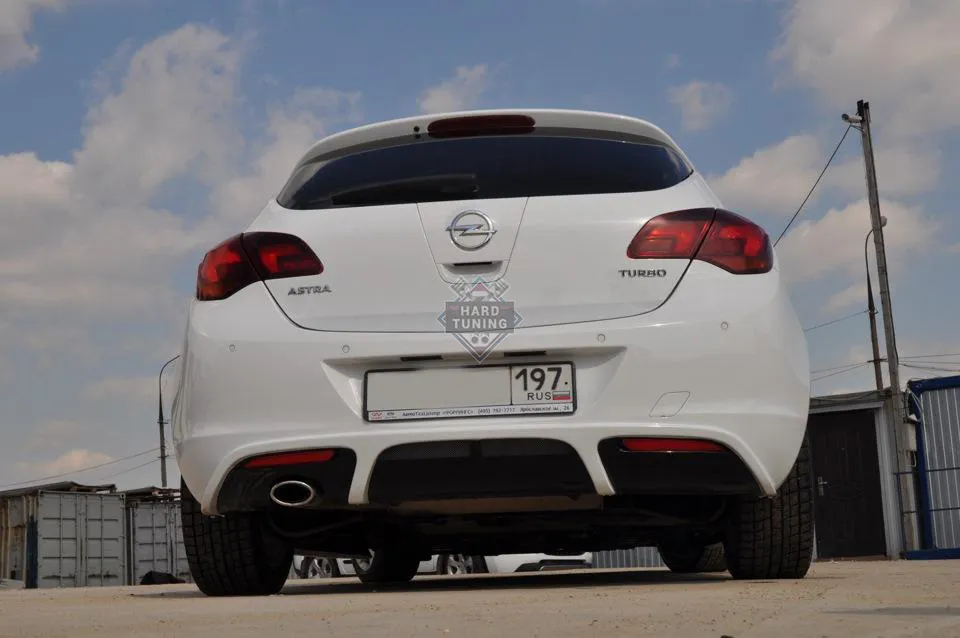 Накладка на задний бампер Opel Astra J