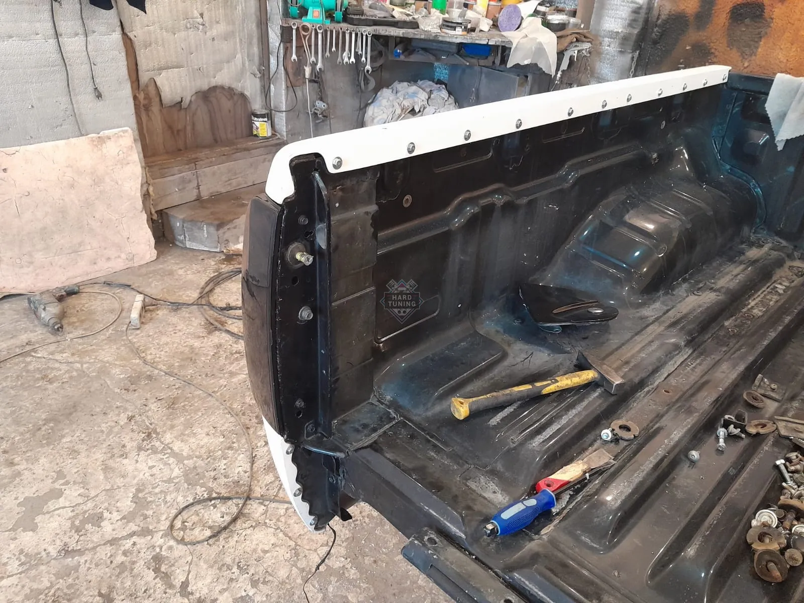 Задние крылья Nissan Navara D40 комплект
